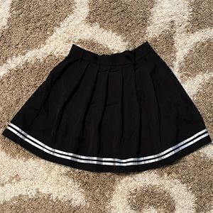 Black pleated mini skirt